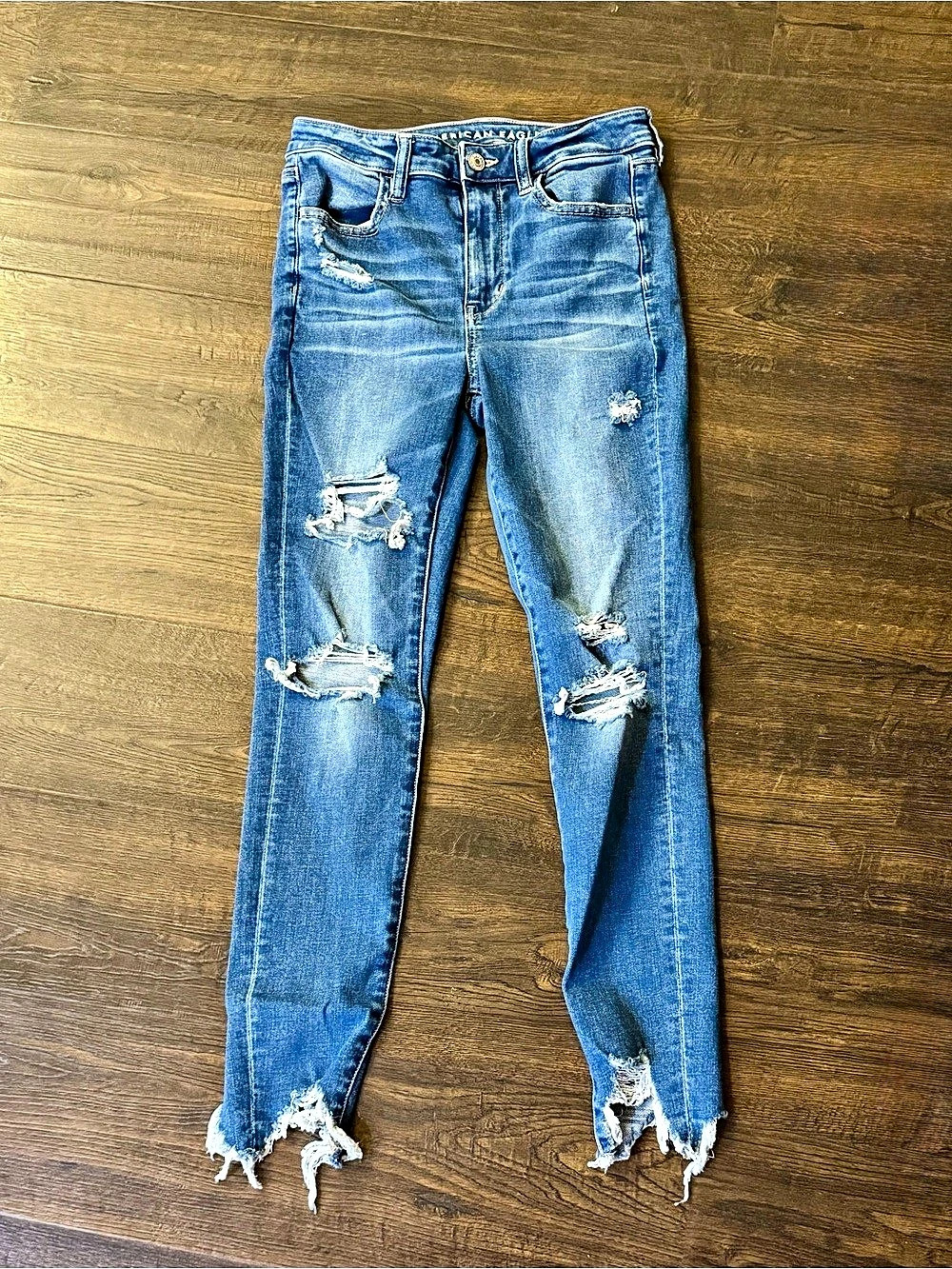 American Eagle Super Hi-Rise Jegging Distressed Blue Waist 4 short